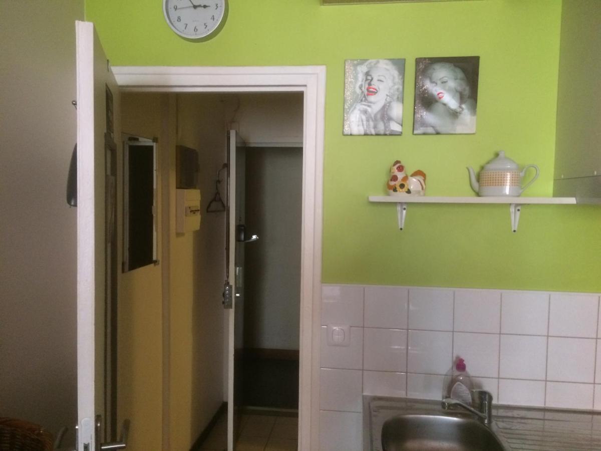 Studio Pigalle De 25 M2 - 2 Lits Simples Type Gigogne Pour 2 Personnes - Coeur Touristique De Paris - 2 Minutes De La Station Metro Pigalle ,Petit Train Vers La Butte Montmartre-Cabarets Moulin Rouge,Chez Michou-Restaurants Bouillon Pigalle,Berliner Экстерьер фото