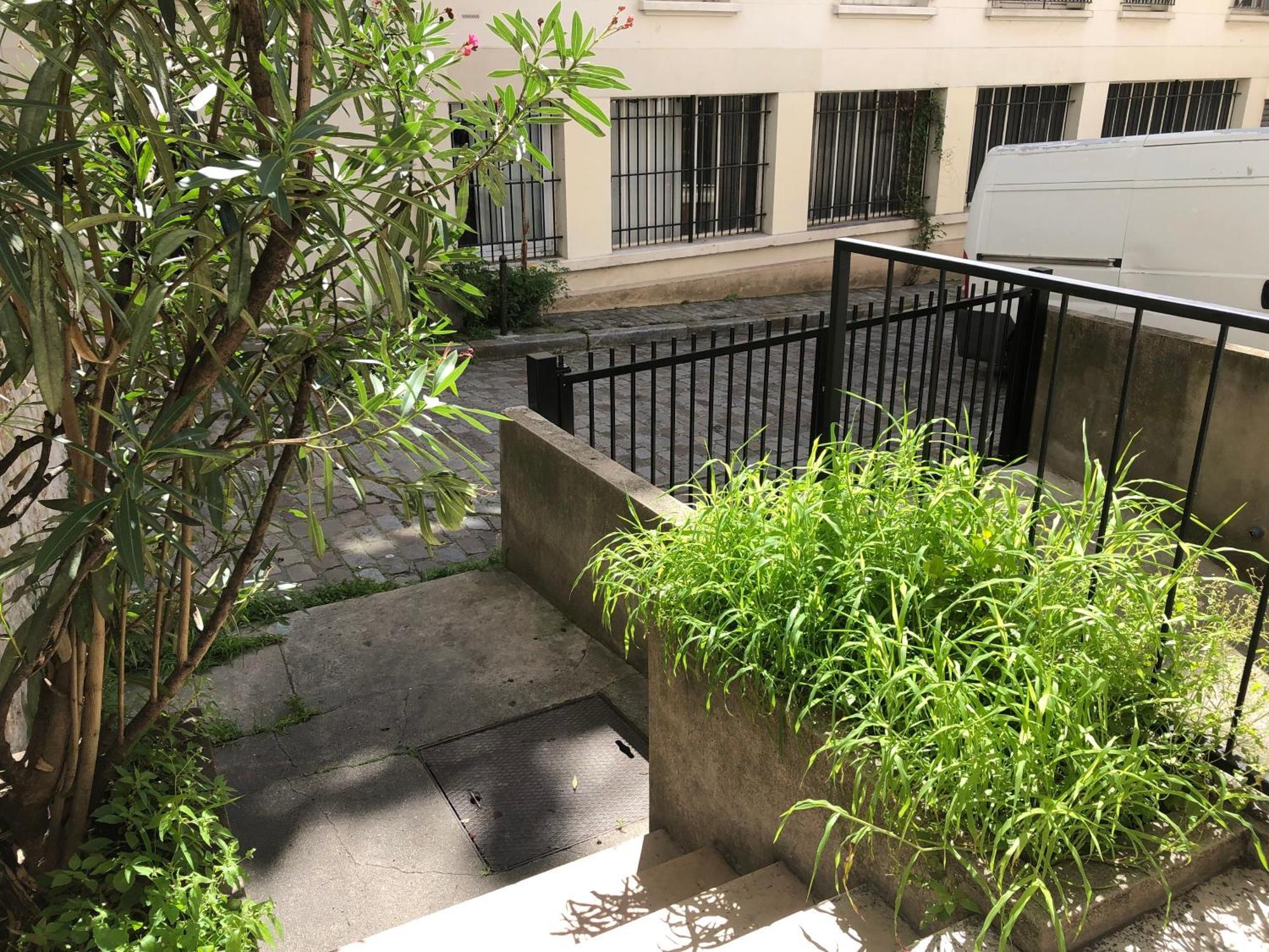 Studio Pigalle De 25 M2 - 2 Lits Simples Type Gigogne Pour 2 Personnes - Coeur Touristique De Paris - 2 Minutes De La Station Metro Pigalle ,Petit Train Vers La Butte Montmartre-Cabarets Moulin Rouge,Chez Michou-Restaurants Bouillon Pigalle,Berliner Экстерьер фото