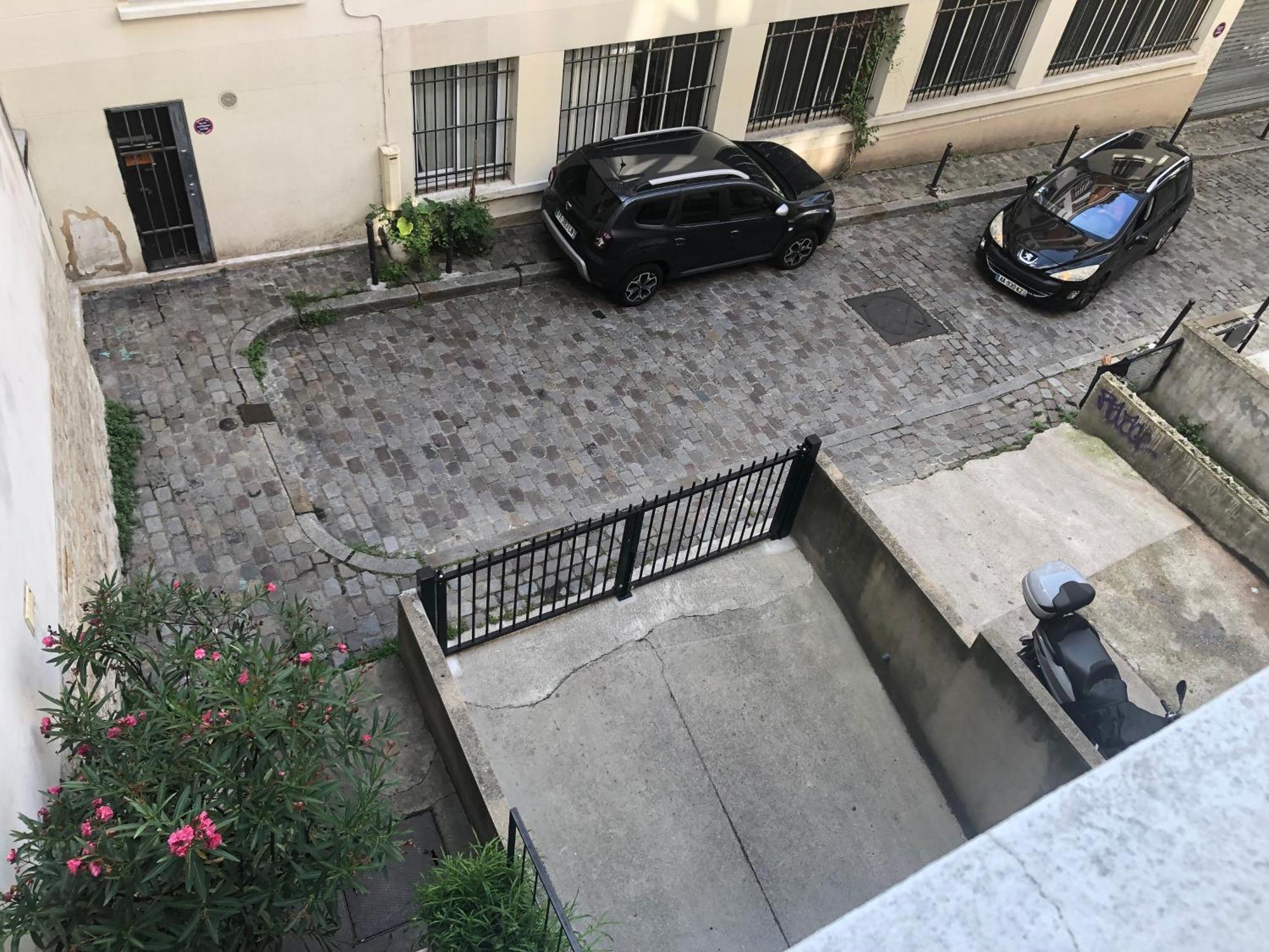 Studio Pigalle De 25 M2 - 2 Lits Simples Type Gigogne Pour 2 Personnes - Coeur Touristique De Paris - 2 Minutes De La Station Metro Pigalle ,Petit Train Vers La Butte Montmartre-Cabarets Moulin Rouge,Chez Michou-Restaurants Bouillon Pigalle,Berliner Экстерьер фото