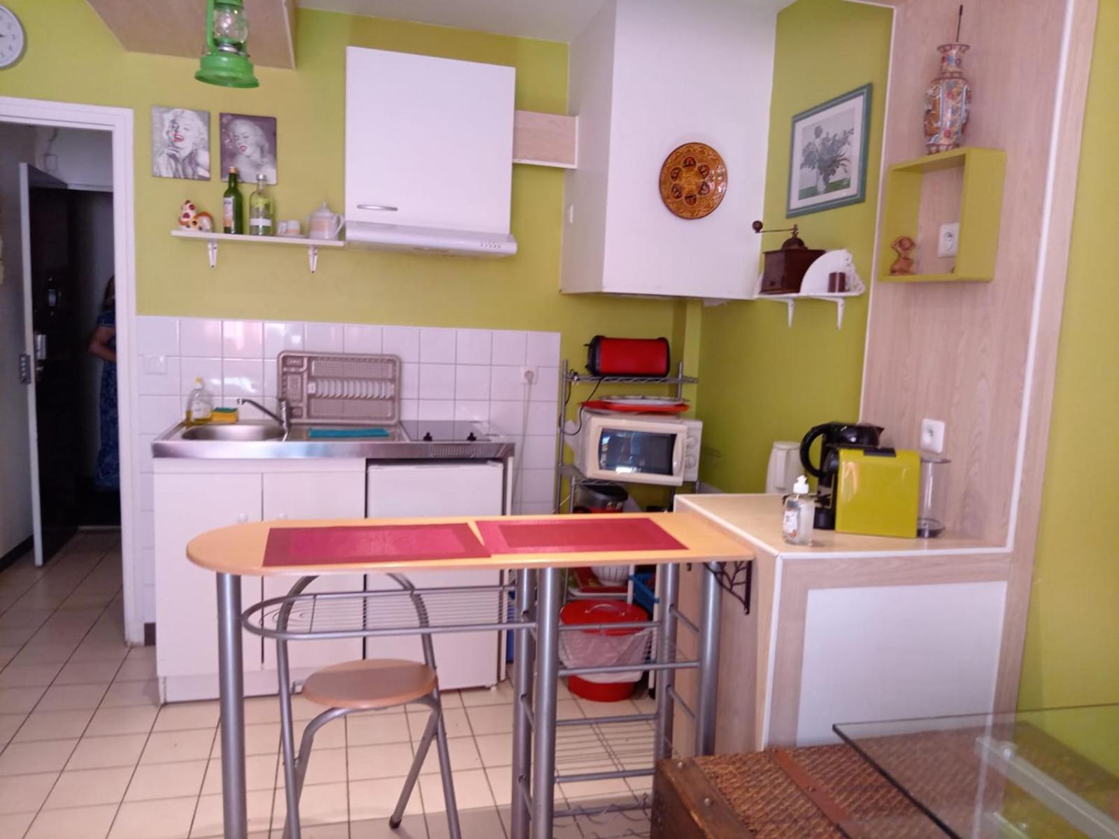 Studio Pigalle De 25 M2 - 2 Lits Simples Type Gigogne Pour 2 Personnes - Coeur Touristique De Paris - 2 Minutes De La Station Metro Pigalle ,Petit Train Vers La Butte Montmartre-Cabarets Moulin Rouge,Chez Michou-Restaurants Bouillon Pigalle,Berliner Экстерьер фото