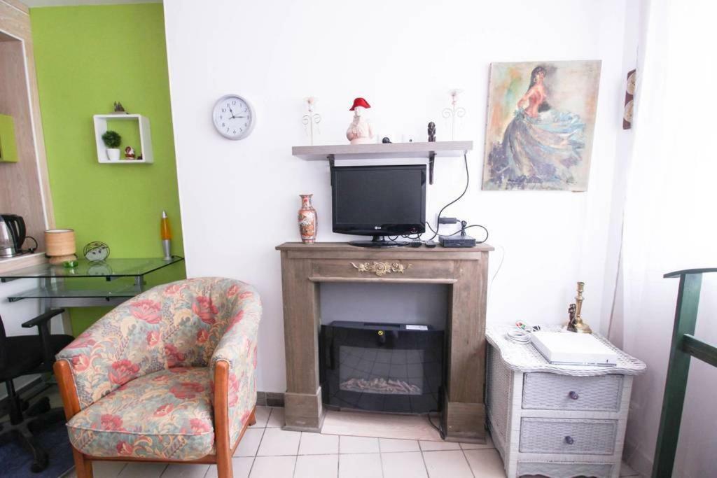 Studio Pigalle De 25 M2 - 2 Lits Simples Type Gigogne Pour 2 Personnes - Coeur Touristique De Paris - 2 Minutes De La Station Metro Pigalle ,Petit Train Vers La Butte Montmartre-Cabarets Moulin Rouge,Chez Michou-Restaurants Bouillon Pigalle,Berliner Экстерьер фото